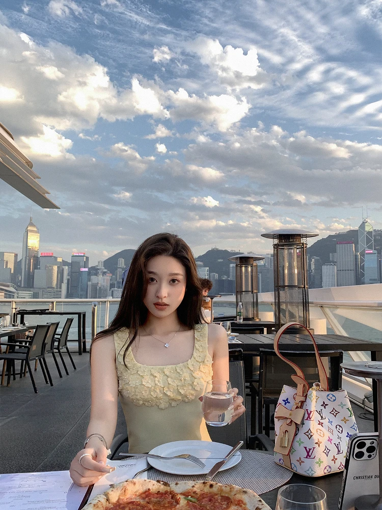 Chen Mufun Spring Peony Knitted Slim Fit Vest Sweet Sle Women's Summer Top Embroidered Floral Design Casual Outerwear
Chen Mufun Spring Peony Knitted Slim Fit Vest Sweet Sle Women's Summer Top Embroidered Floral Design Casual Outerwear