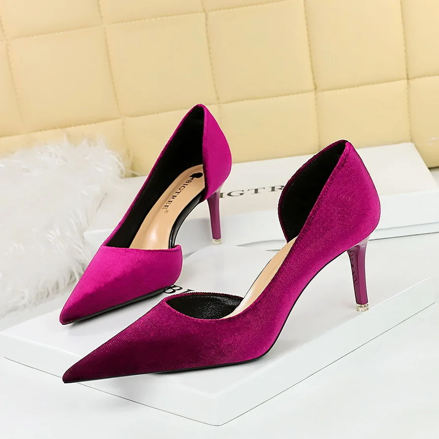 Fashionable And Minimalist Banquet Women's With Thin High Heels Shallow Mouth Pointed Side Hollow West Velvet Single Women Pumps
Fashionable And Minimalist Banquet Women's With Thin High Heels Shallow Mouth Pointed Side Hollow West Velvet Single Women Pumps