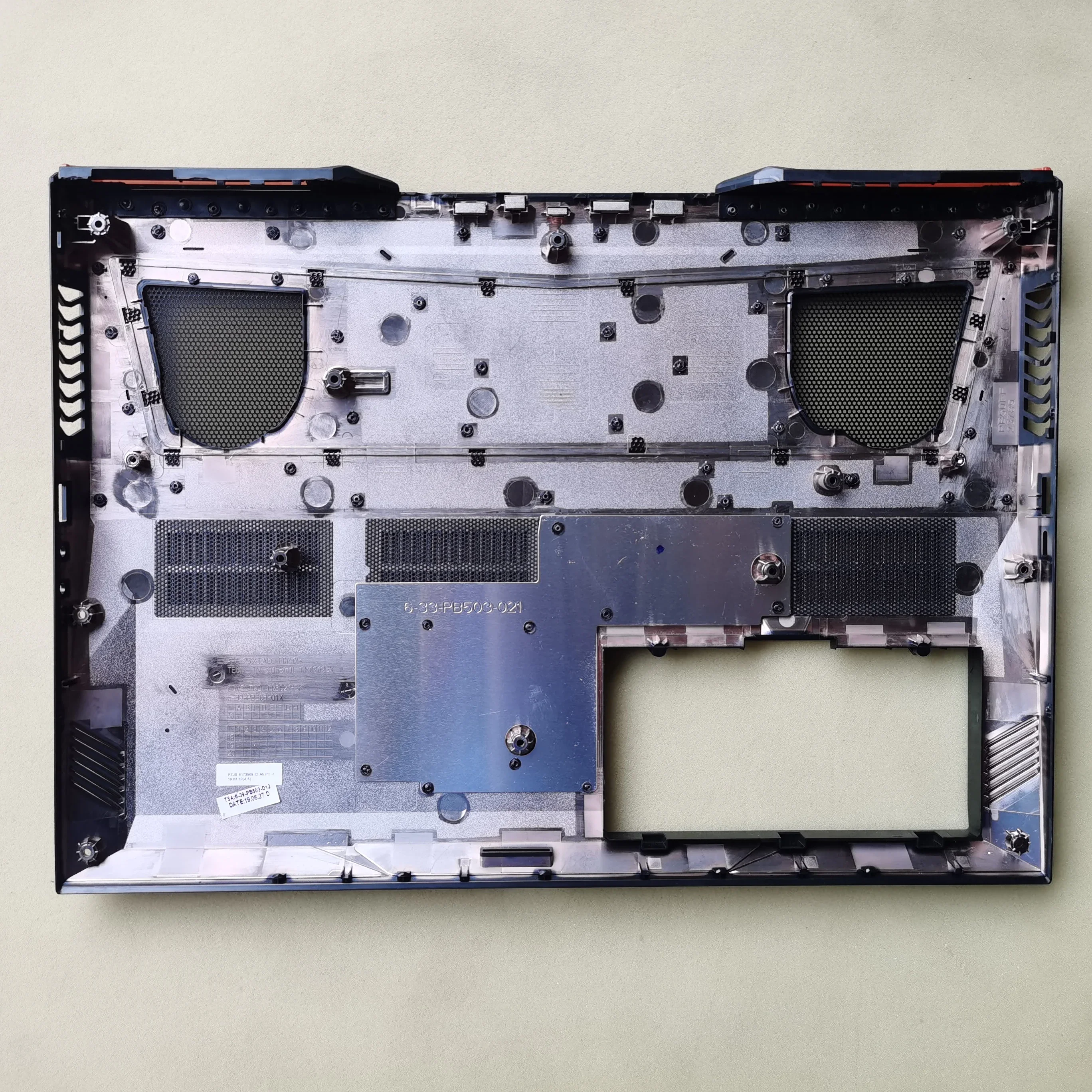 New laptop bottom case cover for Hasee Z8 CR7P1 CU7PK Z9 CU7PK CU7PS Z10 CU7PF clevo PB50 PB51 PB503
New laptop bottom case cover for Hasee Z8 CR7P1 CU7PK Z9 CU7PK CU7PS Z10 CU7PF clevo PB50 PB51 PB503