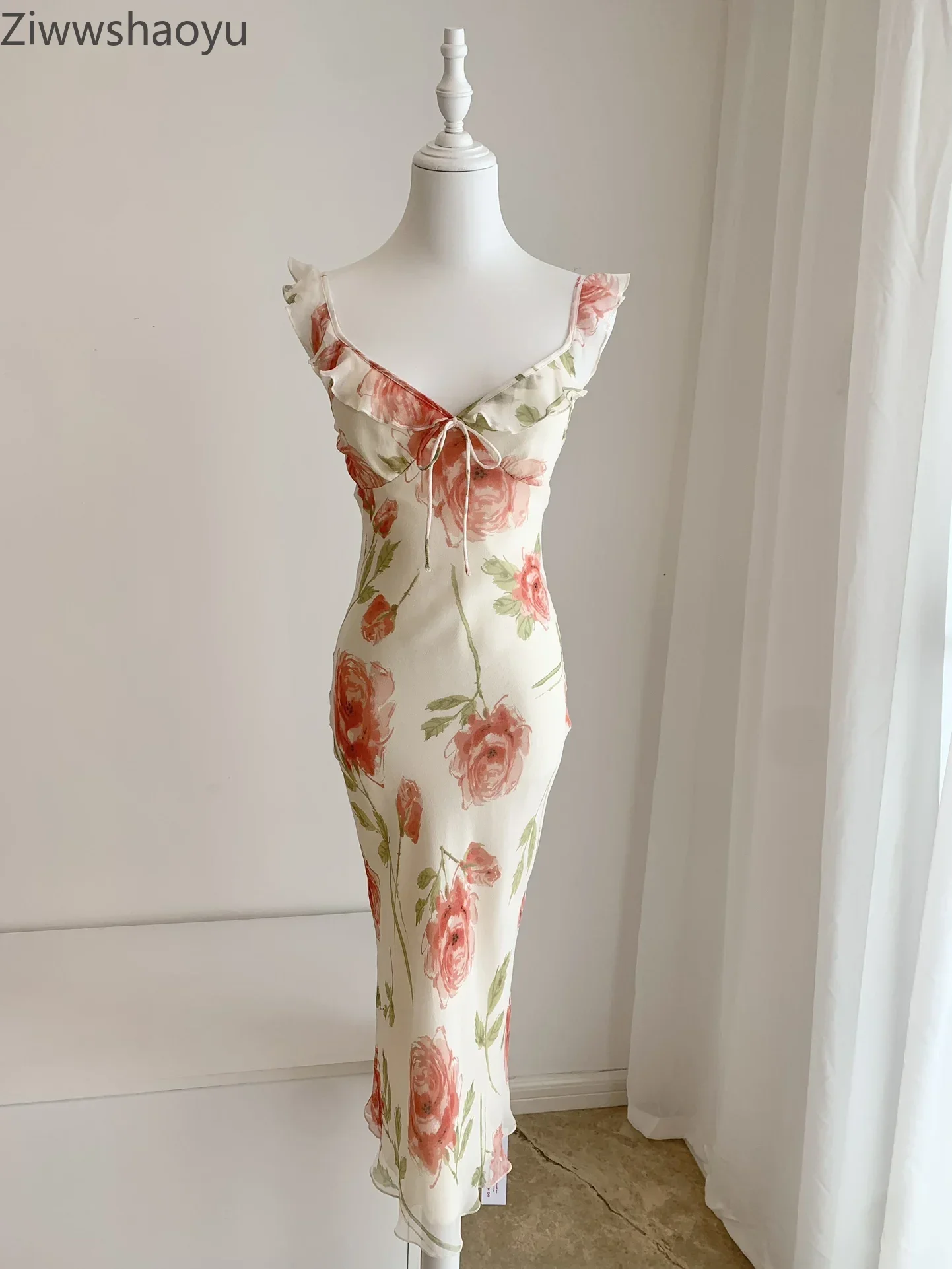 High Quality Autumn Women Fashion Runway Designer 100% Silk Flower Printed Ruffles Strap Slim Beach Style Sleeveless Midi Dress
High Quality Autumn Women Fashion Runway Designer 100% Silk Flower Printed Ruffles Strap Slim Beach Style Sleeveless Midi Dress