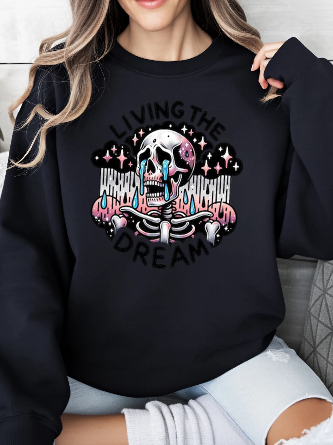 Толстовка с черепом и скрещенными костями Living the Dream на Хэллоуин, женская повседневная одежда, наряд для вечеринки, черный, больших размеров
Толстовка с черепом и скрещенными костями Living the Dream на Хэллоуин, женская повседневная одежда, наряд для вечеринки, черный, больших размеров