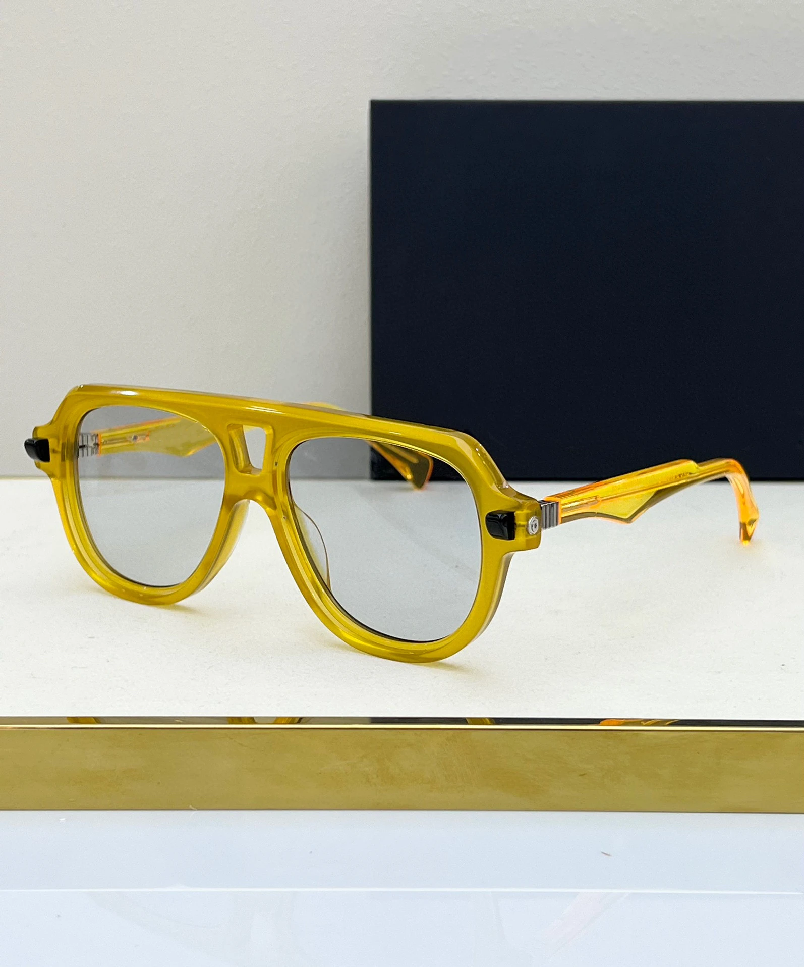 KUB Q4 Large Frame Faionable Sunglasses ex Par UV Protection Sun Glasses Retro Ele Comfortable Square Face Suitable 
KUB Q4 Large Frame Faionable Sunglasses ex Par UV Protection Sun Glasses Retro Ele Comfortable Square Face Suitable