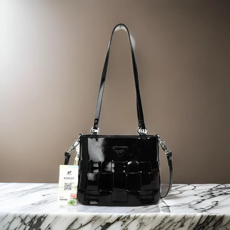 Модный квадратный клатч, элегантная дизайнерская сумка через плечо в стиле ретро, женская однотонная кожаная сумка-тоут
Модный квадратный клатч, элегантная дизайнерская сумка через плечо в стиле ретро, женская однотонная кожаная сумка-тоут