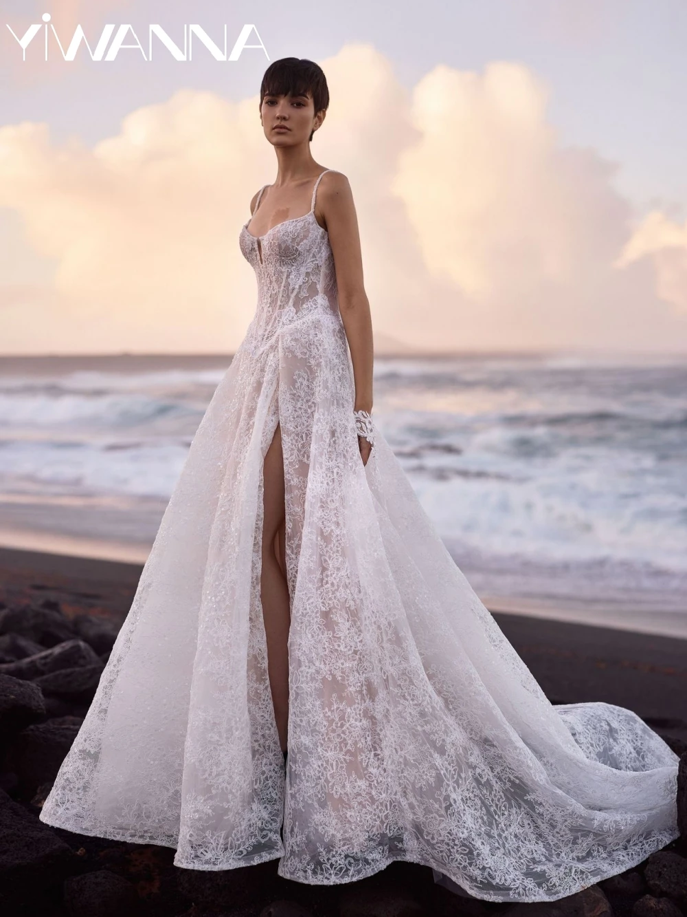 New Shiny A-line Lace Long Wedding Dress Illusion Thin Straps High Slit Bridal Gown Customized Dreamy Dresses For Bride
New Shiny A-line Lace Long Wedding Dress Illusion Thin Straps High Slit Bridal Gown Customized Dreamy Dresses For Bride
