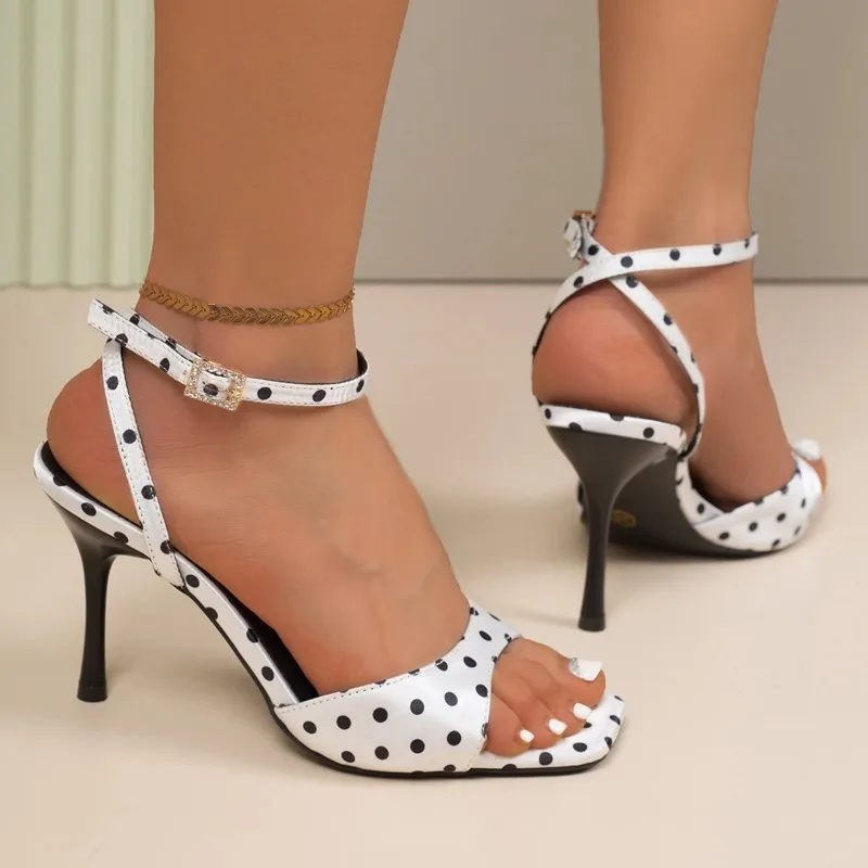 Straight Strap Polka Dot Sandals 2026 New Summer French Heels
Straight Strap Polka Dot Sandals 2026 New Summer French Heels