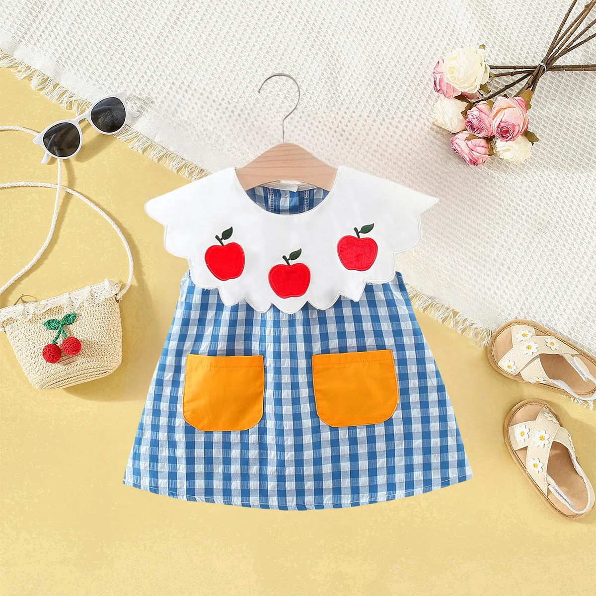 Новое клетчатое платье для девочек, милое и стильное летнее платье-жилет без рукавов с мультяшным воротником для маленьких девочек
Новое клетчатое платье для девочек, милое и стильное летнее платье-жилет без рукавов с мультяшным воротником для маленьких девочек