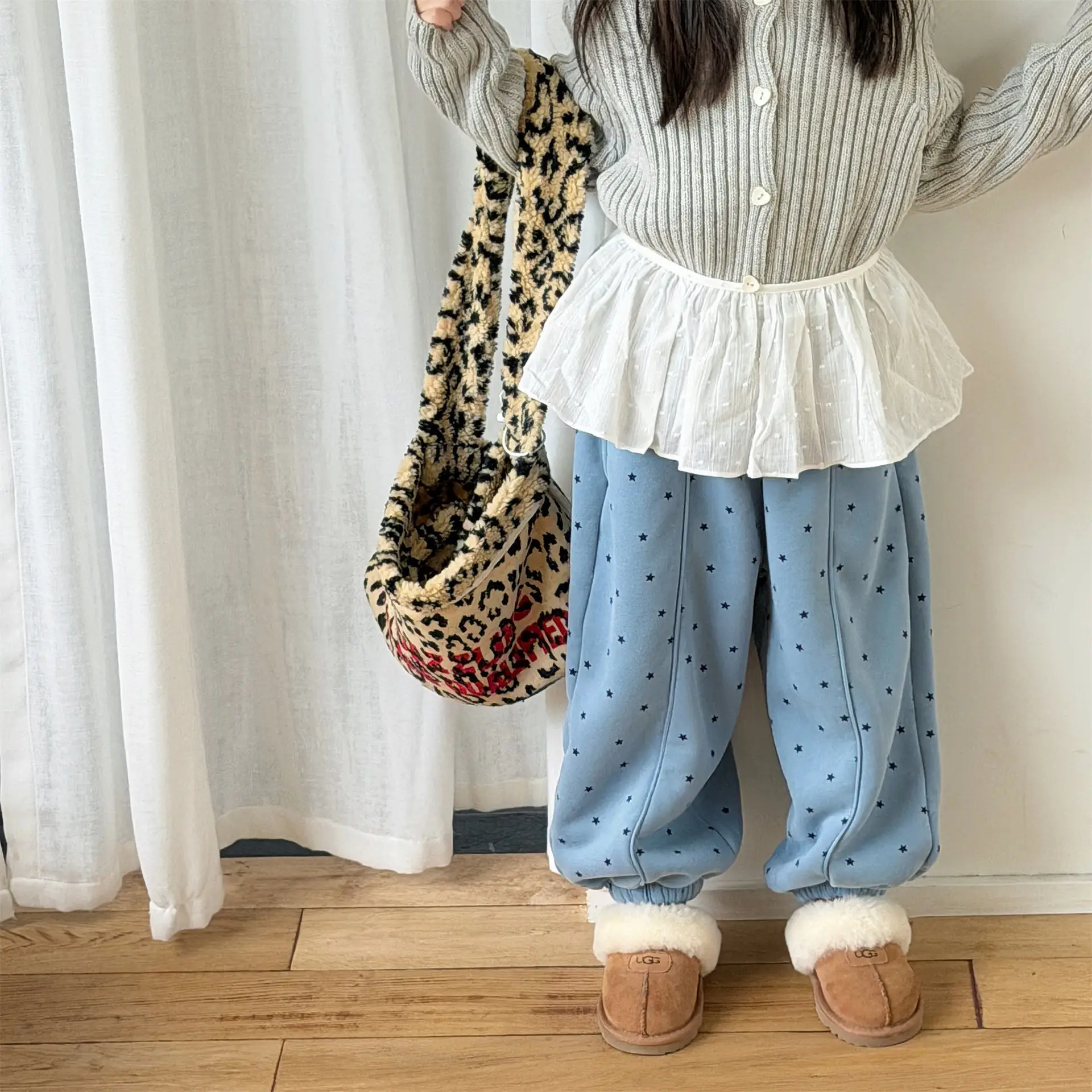 2025 Winter New Children Fleece Sweat Pants Cotton Boys Plus Velvet Thick Casual Pants Baby Girls Warm Trousers Kids Clothes
2025 Winter New Children Fleece Sweat Pants Cotton Boys Plus Velvet Thick Casual Pants Baby Girls Warm Trousers Kids Clothes