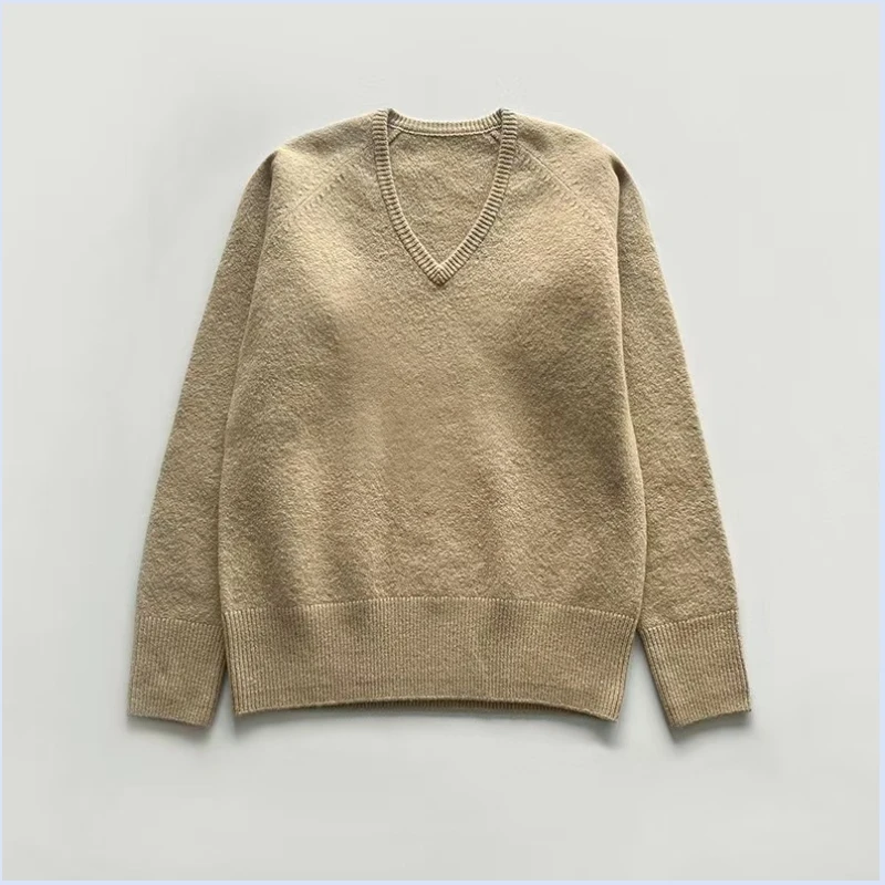 Autumn and winter V-neck soft felt wool European and American niche elegant single wear, loose solid color sweater inside
Autumn and winter V-neck soft felt wool European and American niche elegant single wear, loose solid color sweater inside
