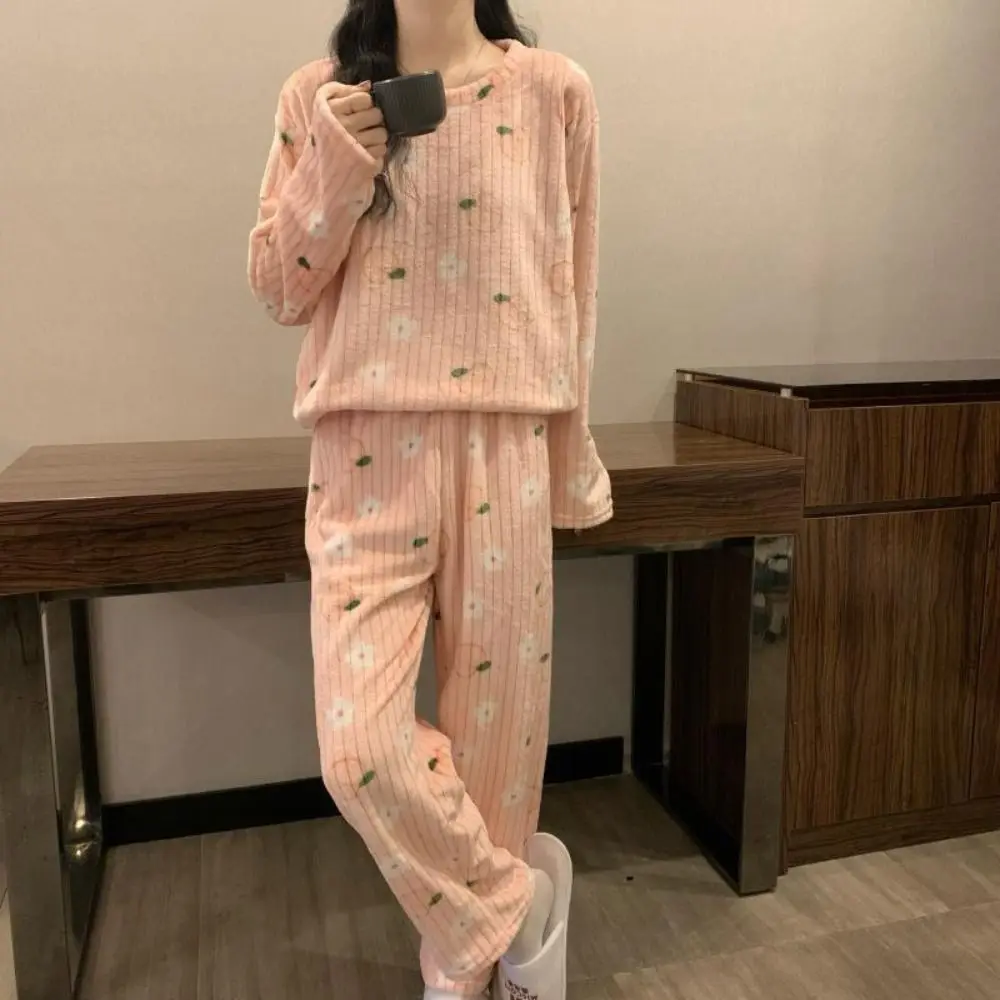 Casual Cute Bear Velvet Sleepwear Set Flower Peach Pajama Suit Nightwear Long Sleeve Winter Thick Warm Pajamas Girl Gift
Casual Cute Bear Velvet Sleepwear Set Flower Peach Pajama Suit Nightwear Long Sleeve Winter Thick Warm Pajamas Girl Gift