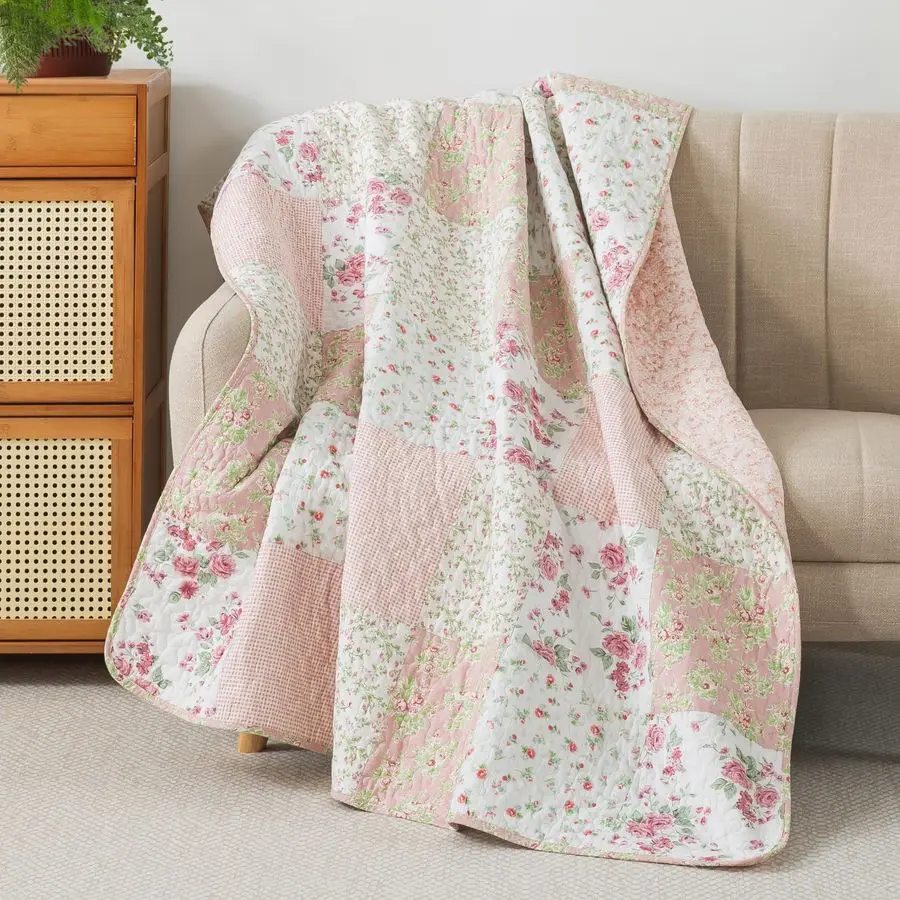 Стеганое одеяло-плед Blush Bloom 50 x 60 дюймов, 100% хлопок, с цветочным узором в оттенках розового и бежевого, пэчворк с розами
Стеганое одеяло-плед Blush Bloom 50 x 60 дюймов, 100% хлопок, с цветочным узором в оттенках розового и бежевого, пэчворк с розами