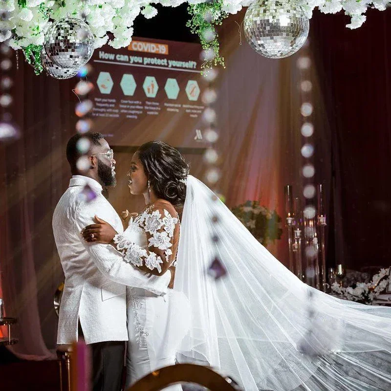 Customized Plus Size Mermaid Satin Wedding Dresses Bridal Gowns Long Sleeve Beaded Crystal Lace Appliqued Court Train 
Customized Plus Size Mermaid Satin Wedding Dresses Bridal Gowns Long Sleeve Beaded Crystal Lace Appliqued Court Train