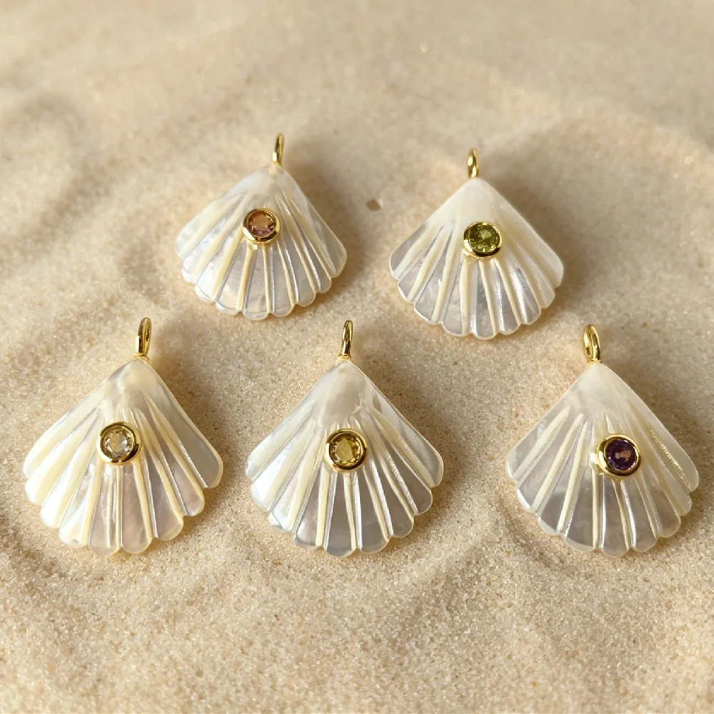Gold Plated Bail Natural Mother of Pearl Shell Charms Multi Color Zircon DIY Necklace Accessories Women Gift P2D652
Gold Plated Bail Natural Mother of Pearl Shell Charms Multi Color Zircon DIY Necklace Accessories Women Gift P2D652