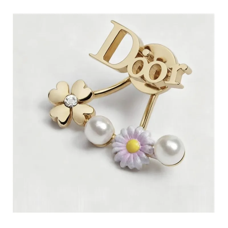 New Mini Daisy Letter Pearl Stud Earrings Light Luxury High Sense Niche Temperament Earrings Fashion
New Mini Daisy Letter Pearl Stud Earrings Light Luxury High Sense Niche Temperament Earrings Fashion
