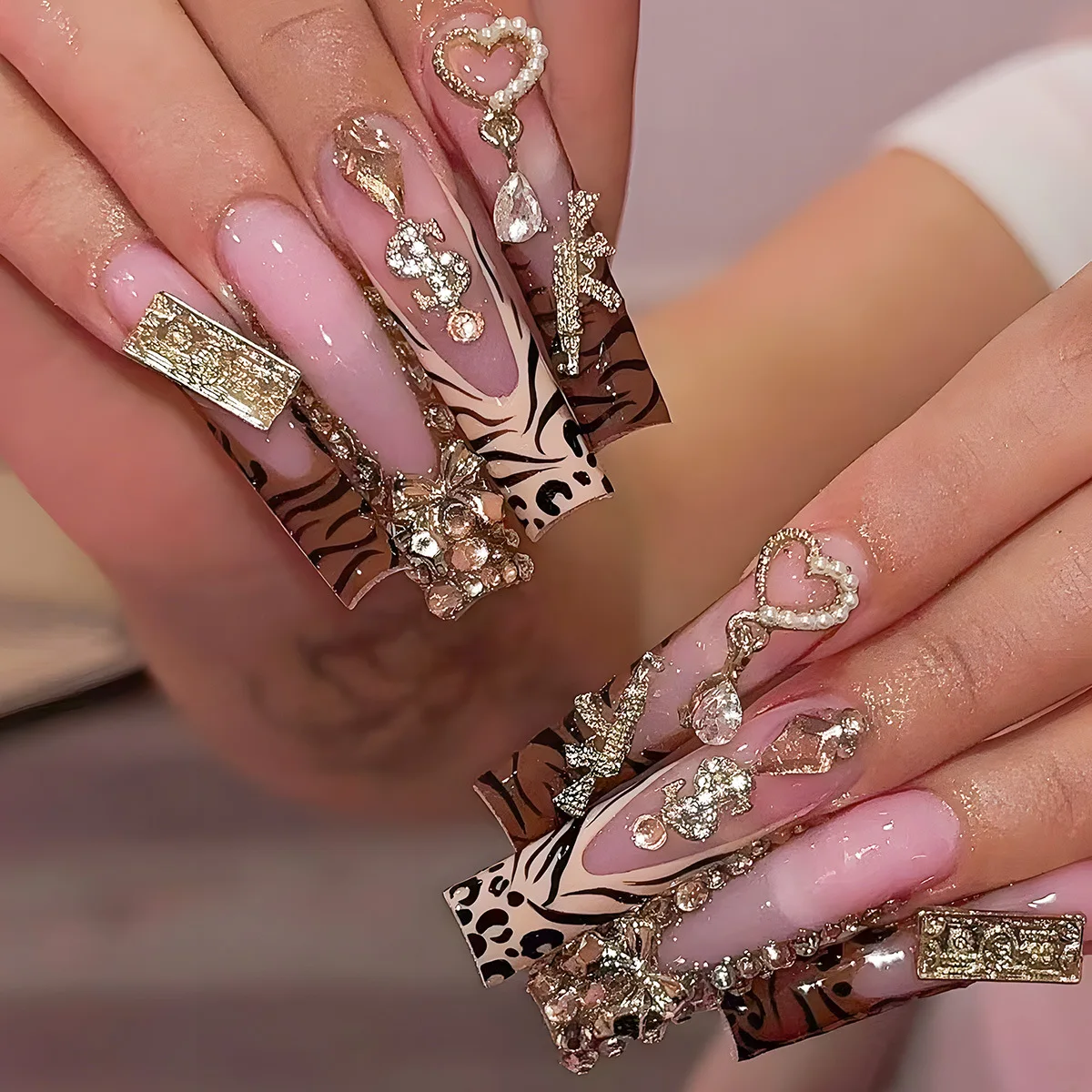 24pcs Long Square Press on Nails Alloy Bow Diamond Stick on Nail Leopard Print French Coffin False Nail Glitter Golden Fake Nail
24pcs Long Square Press on Nails Alloy Bow Diamond Stick on Nail Leopard Print French Coffin False Nail Glitter Golden Fake Nail