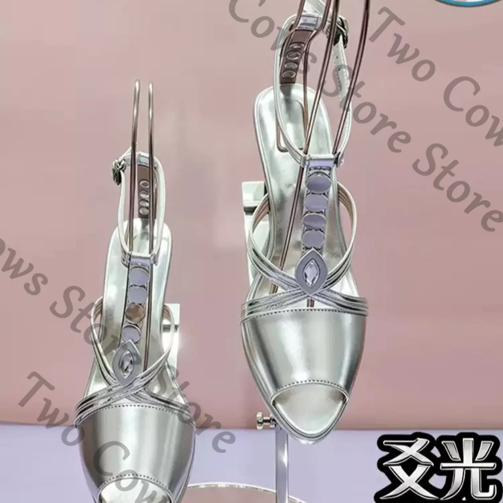 Honkai: Star Rail Yao Guang High-heeled Shoes Sandal Character Props Role Reconstruction Exquisite Quadratic Element Game Gift
Honkai: Star Rail Yao Guang High-heeled Shoes Sandal Character Props Role Reconstruction Exquisite Quadratic Element Game Gift