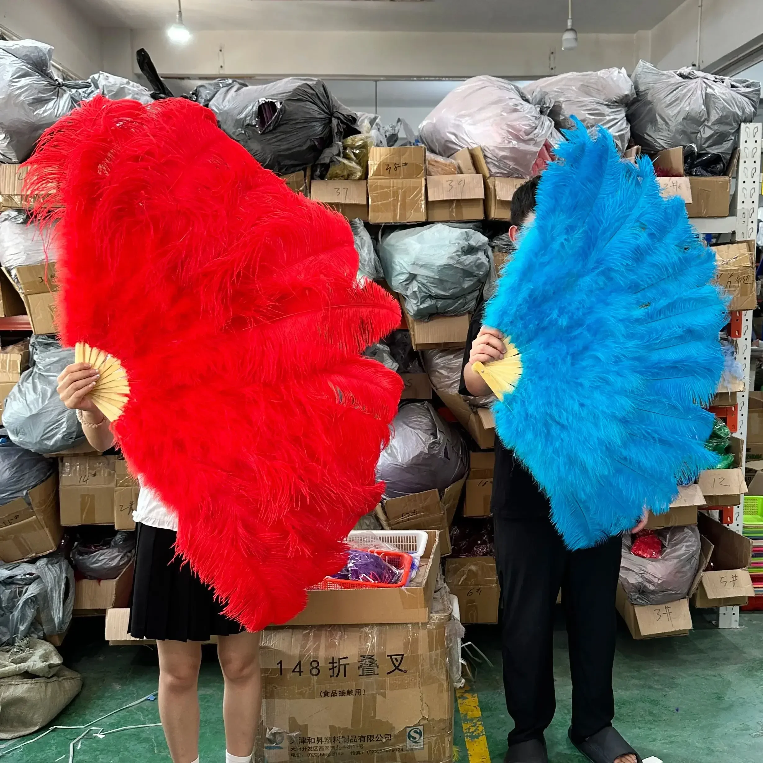 100CM&130CM Big Ostrich Feathers Fan Red Plumes Folding Fan Ms.Belly Show Dancing Fan Props Carnival Party Wedding 1pcs 2pcs
100CM&130CM Big Ostrich Feathers Fan Red Plumes Folding Fan Ms.Belly Show Dancing Fan Props Carnival Party Wedding 1pcs 2pcs