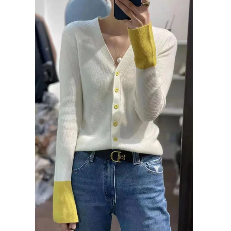 style Western color horn sleeve wool knit cardigan women spring and Autumn Korean V-neck sweater loose thin cashmere coat
style Western color horn sleeve wool knit cardigan women spring and Autumn Korean V-neck sweater loose thin cashmere coat