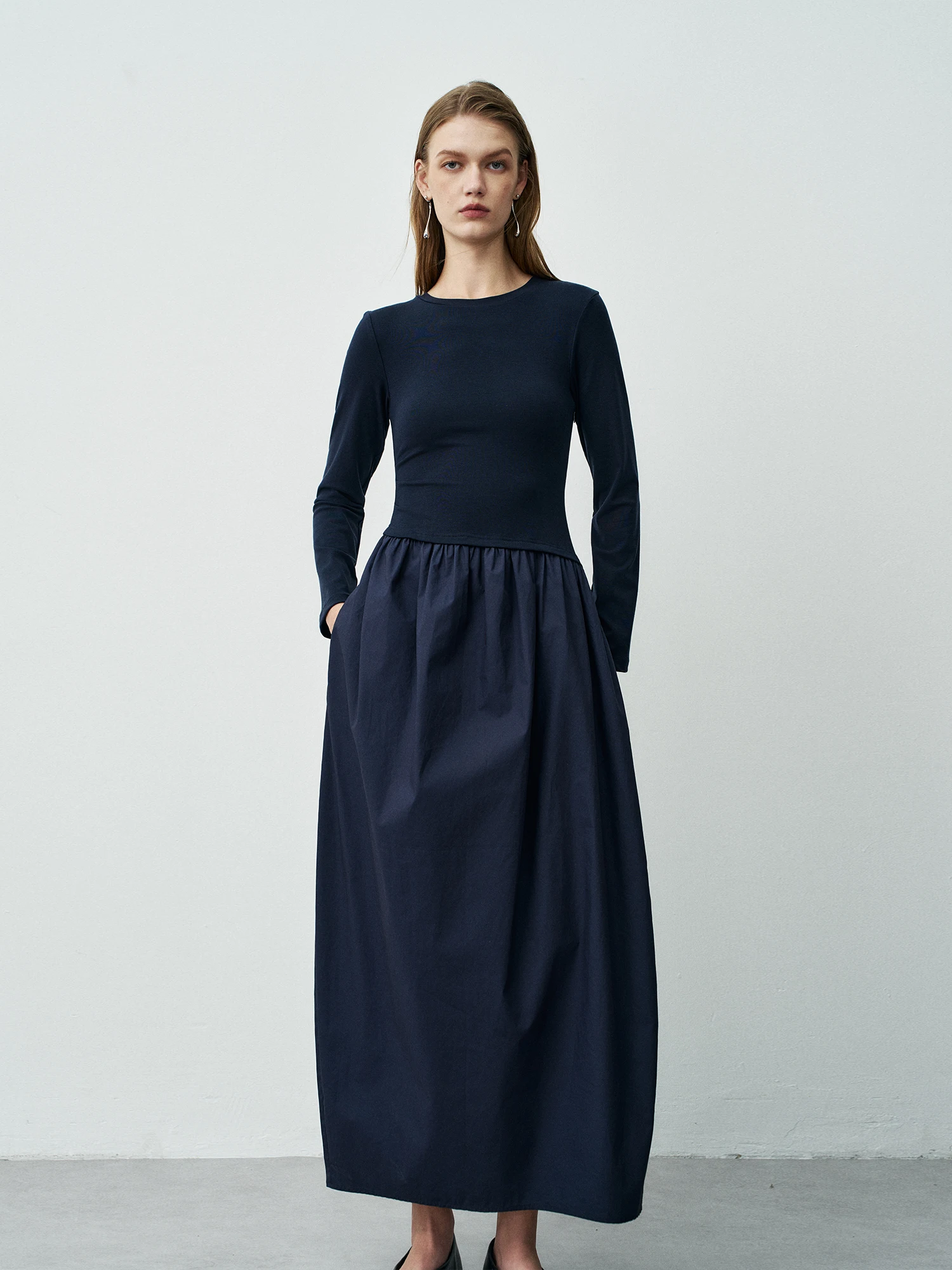 Женская юбка макси с цветочным принтом и высокой талией, асимметричный дизайн, подходит для повседневной носки
Женская юбка макси с цветочным принтом и высокой талией, асимметричный дизайн, подходит для повседневной носки