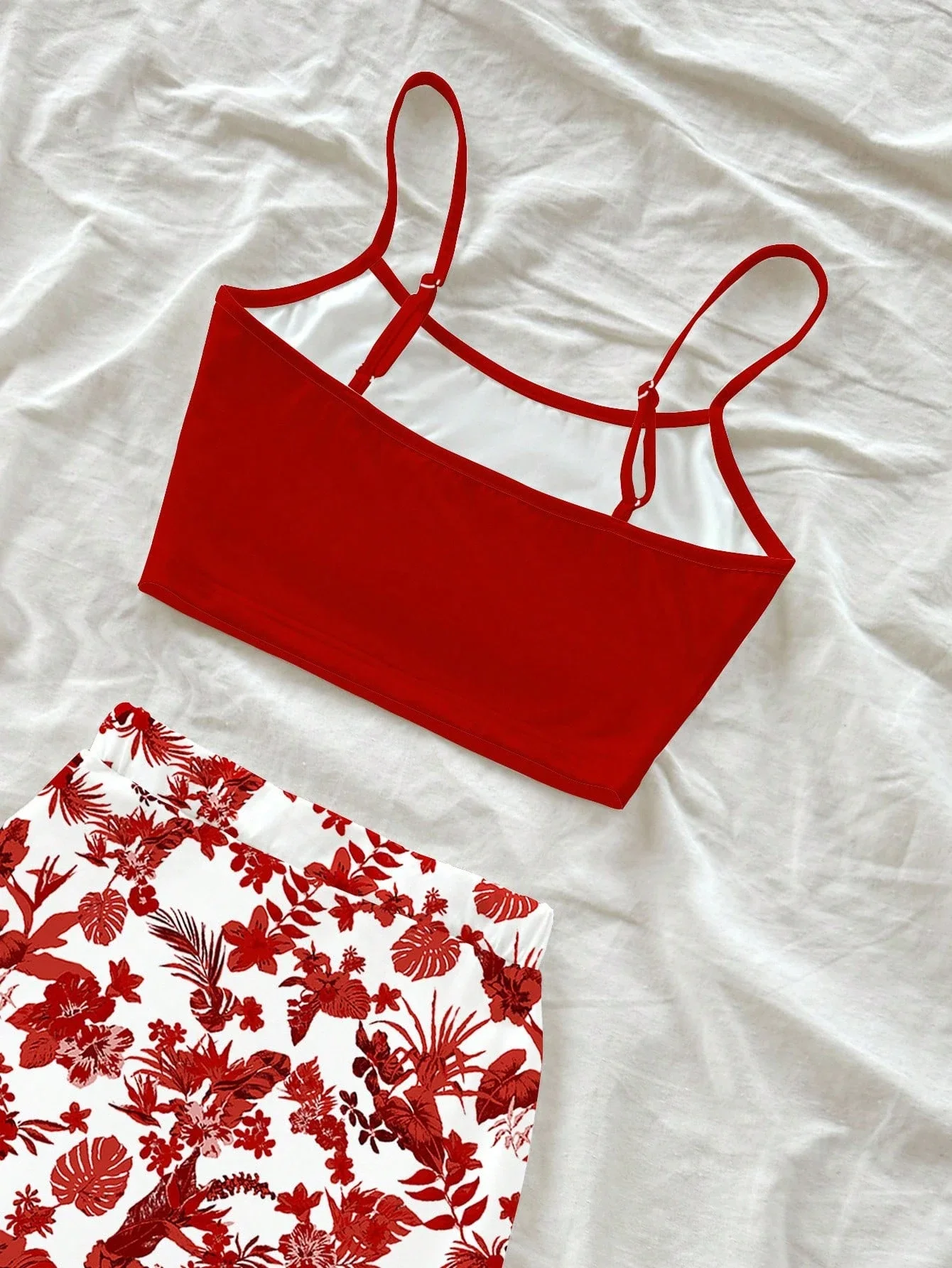 Red Floral Print Crop Camisole And Skirt 2pcs Set Casual Summer Vacation Outfit
Red Floral Print Crop Camisole And Skirt 2pcs Set Casual Summer Vacation Outfit