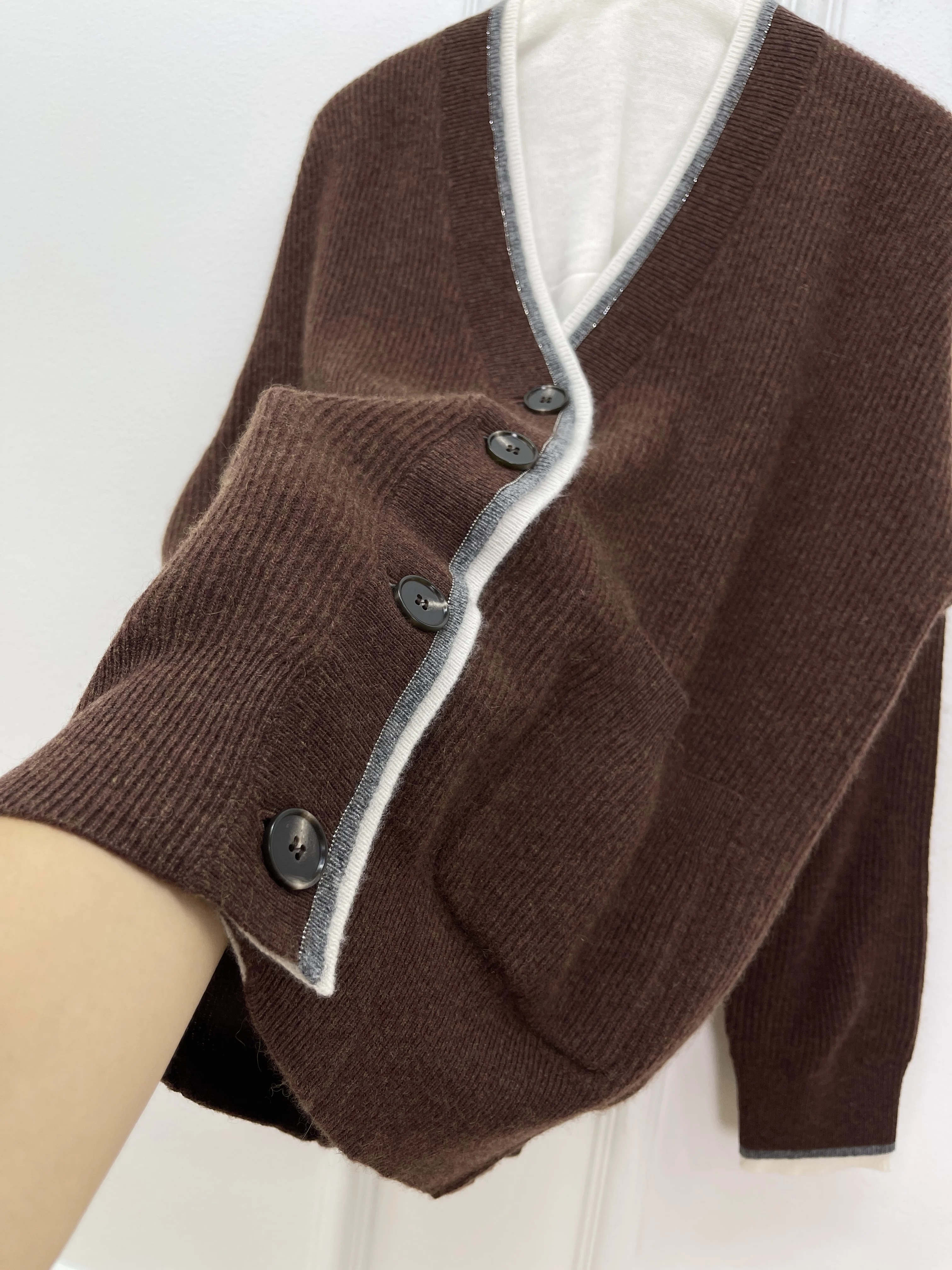 2025 Autumn And Winter New High Quality Fashionable Versatile Simple Round Neck Knitted Cardigan Sweater Jacket For Women
2025 Autumn And Winter New High Quality Fashionable Versatile Simple Round Neck Knitted Cardigan Sweater Jacket For Women