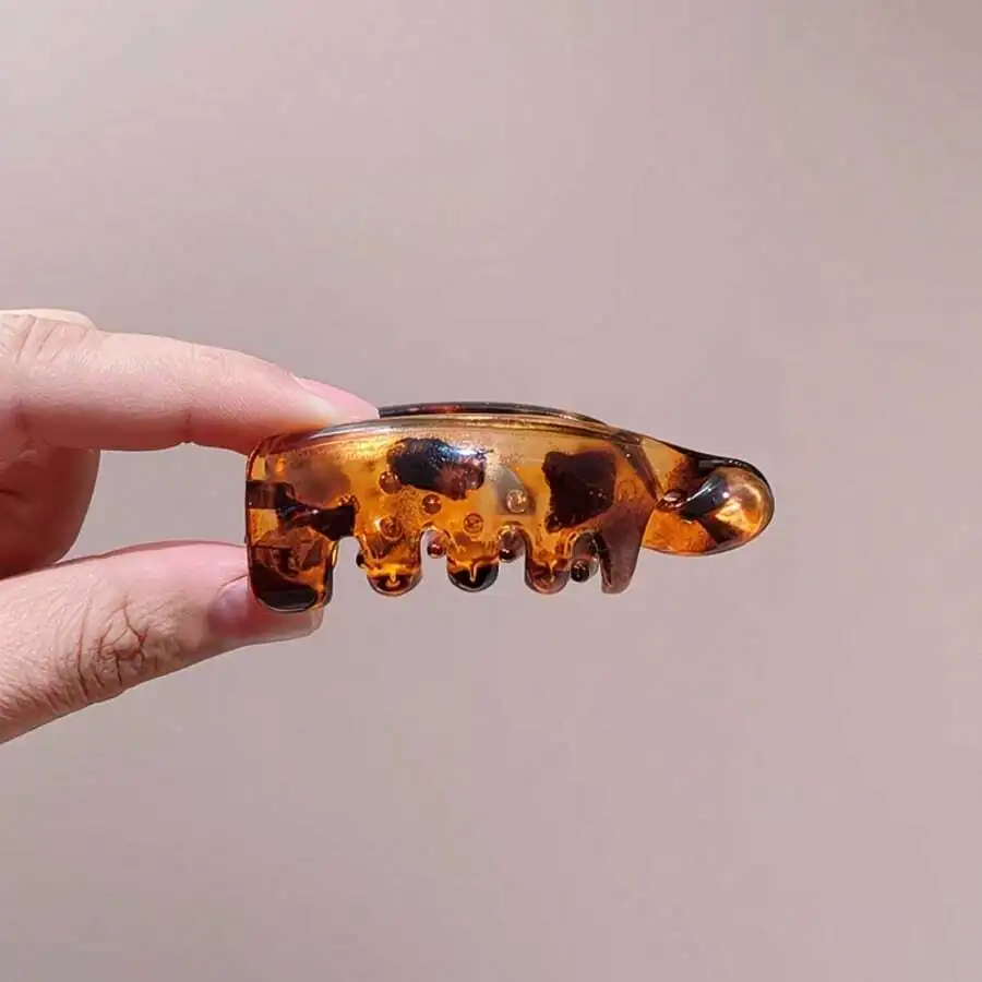 Womens Non-Slip Banana Hair Clip Vintage Oval Amber Tortoiseshell Resin Hair Claw For Ponytail Bun Curly Hair
Womens Non-Slip Banana Hair Clip Vintage Oval Amber Tortoiseshell Resin Hair Claw For Ponytail Bun Curly Hair