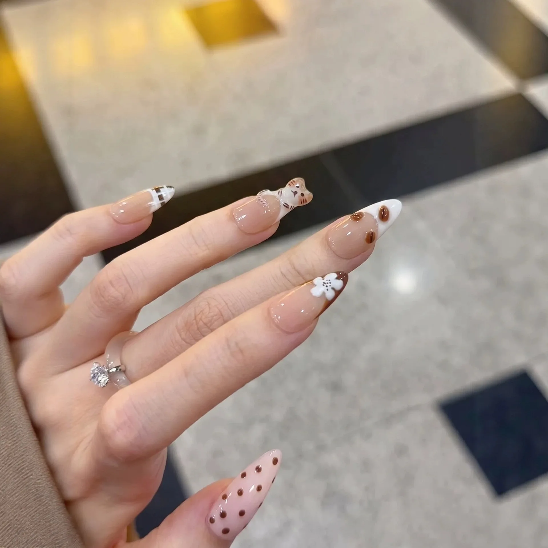 10pcs Handmade Almond Fake Nails Cute Sweet Polka Dot Flower Design Cat Cartoon Style Perfect for DIY Manicure
10pcs Handmade Almond Fake Nails Cute Sweet Polka Dot Flower Design Cat Cartoon Style Perfect for DIY Manicure