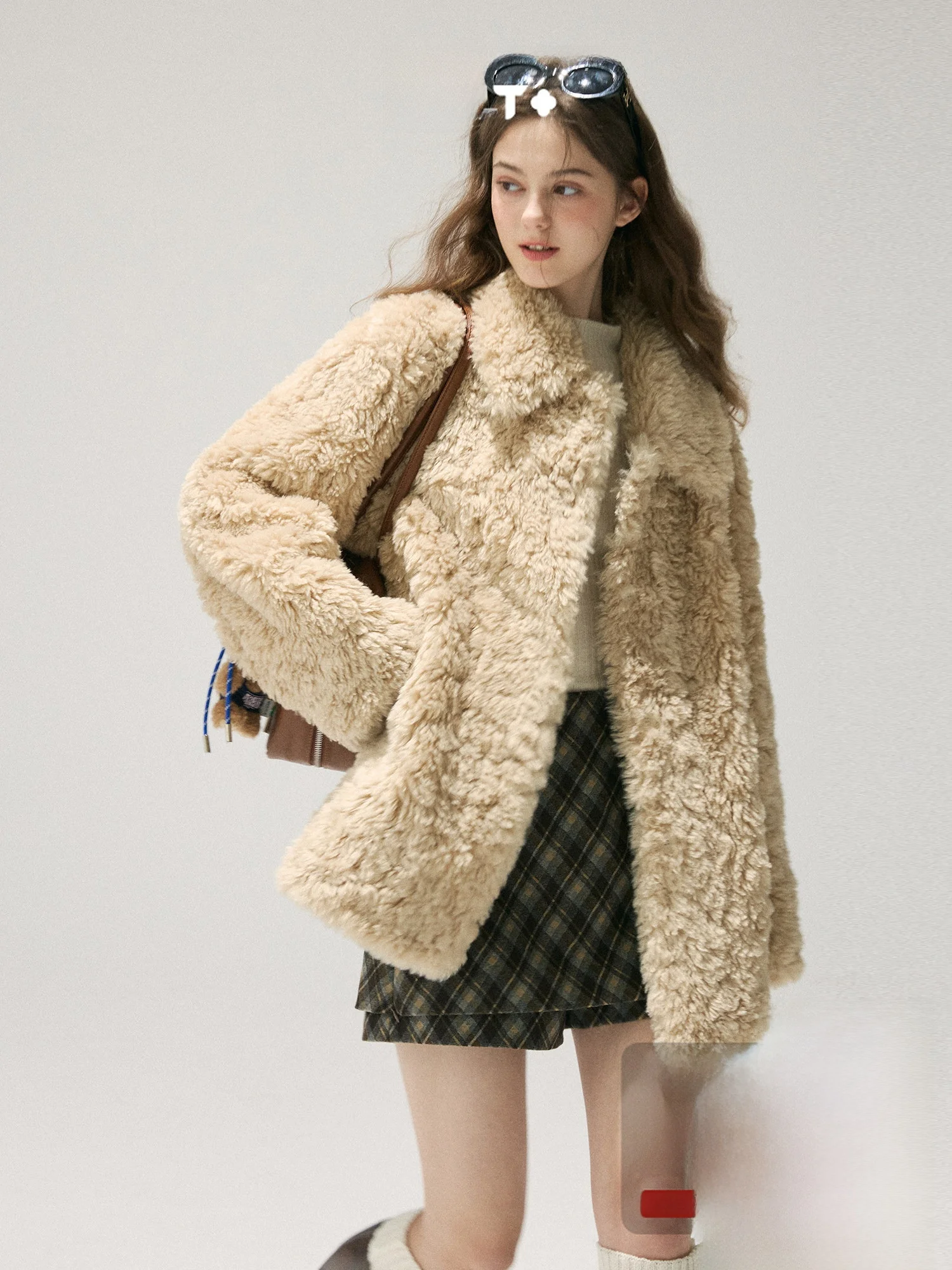 Теплое женское американское пальто на каждый день из интегрированной кожи и меха с воротником из искусственного меха, зимнее длинное све, свободная посадка
Теплое женское американское пальто на каждый день из интегрированной кожи и меха с воротником из искусственного меха, зимнее длинное све, свободная посадка