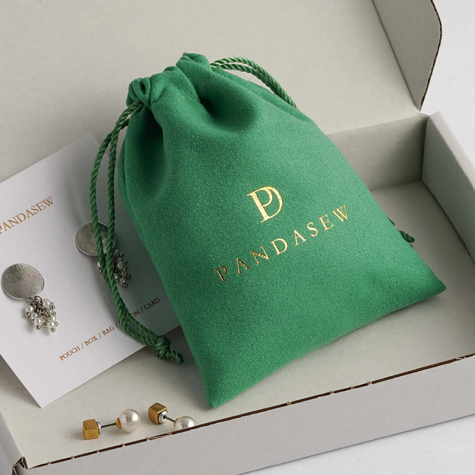 50PCS Fashion Green Mini Velvet Suede Package Drawstring Jewelry Pouch Bag with Custom Logo,Decorate the Wedding, Engagement
50PCS Fashion Green Mini Velvet Suede Package Drawstring Jewelry Pouch Bag with Custom Logo,Decorate the Wedding, Engagement