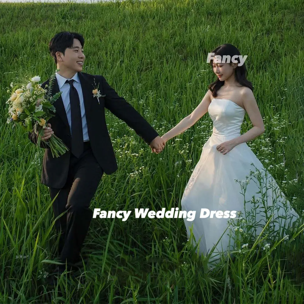 Fancy Simple Strapless Korea Wedding Dress A Line Soft Satin Prom Gown Floor Length Back Corset Customized
Fancy Simple Strapless Korea Wedding Dress A Line Soft Satin Prom Gown Floor Length Back Corset Customized