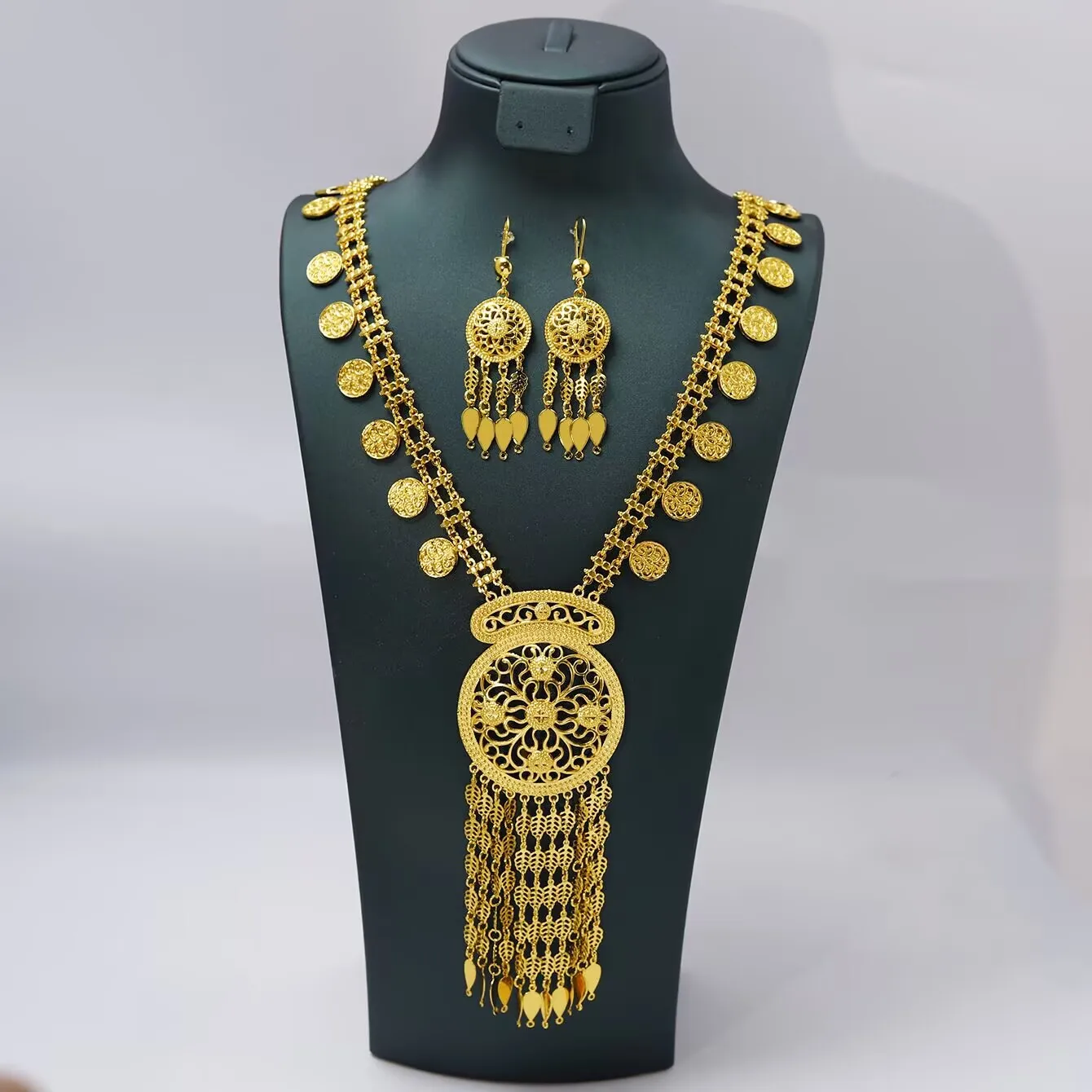 New Dubai Nepal Spain 24K Gold Plated Alloy Necklace Earrings Engagement Party Jewelry Set Gift for Women YY10678
New Dubai Nepal Spain 24K Gold Plated Alloy Necklace Earrings Engagement Party Jewelry Set Gift for Women YY10678