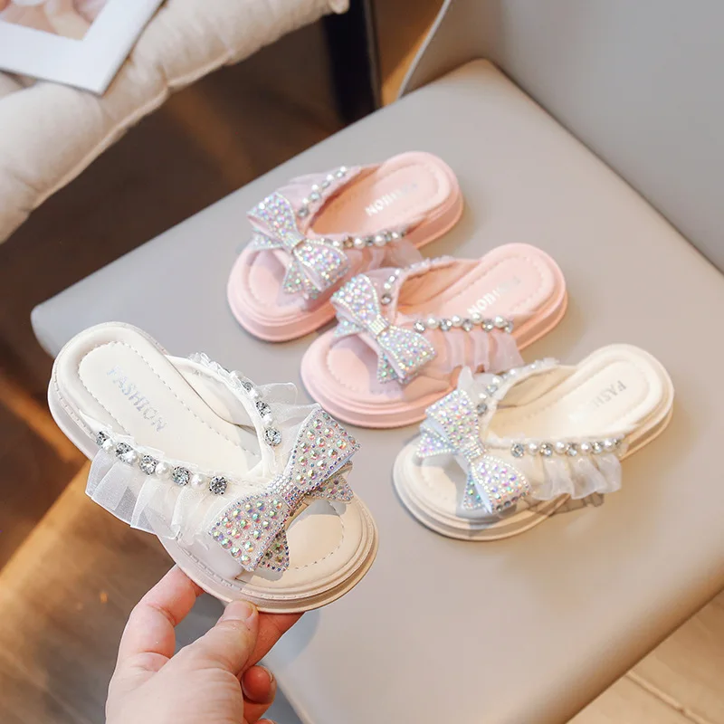 Summer Kids Slippers for Girls Fashion Rhinestone Bow Beach Shoes Soft Sole Anti Slip Crystal Princess Shoes Casual Sandals 슬리퍼
Summer Kids Slippers for Girls Fashion Rhinestone Bow Beach Shoes Soft Sole Anti Slip Crystal Princess Shoes Casual Sandals 슬리퍼