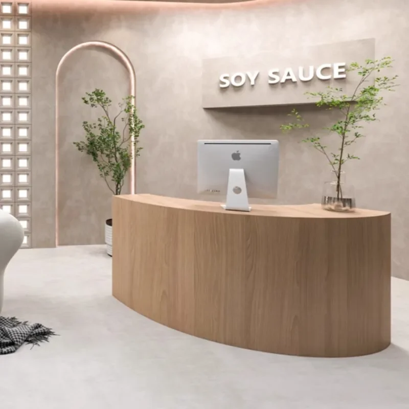 Изогнутый письменный стол для эстетики, кассира и салона красоты, стойка для уличной балли, стойка регистрации, деревянный магазин, небольшая мебель
Изогнутый письменный стол для эстетики, кассира и салона красоты, стойка для уличной балли, стойка регистрации, деревянный магазин, небольшая мебель