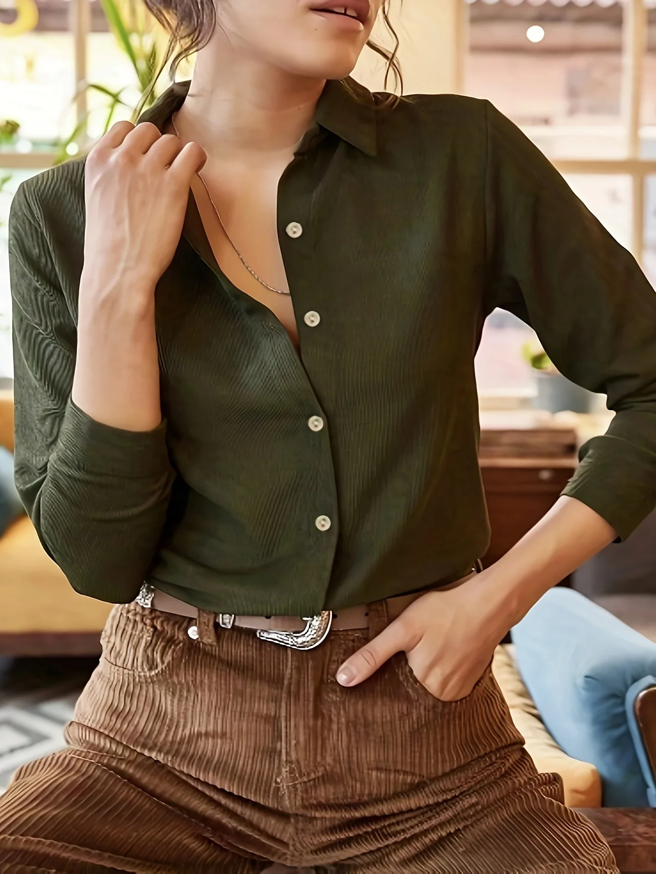 Corduroy with excellent temperament slim fit solid color long sleeved button up shirt
Corduroy with excellent temperament slim fit solid color long sleeved button up shirt