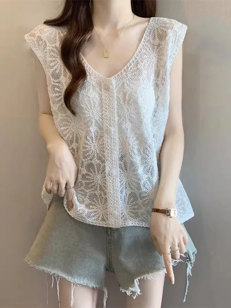 Lace Hollow out V-neck Women's Vest Tank Top Summer New Style plus Size Sleeveless Top Layering City Commute Loose Fit
Lace Hollow out V-neck Women's Vest Tank Top Summer New Style plus Size Sleeveless Top Layering City Commute Loose Fit
