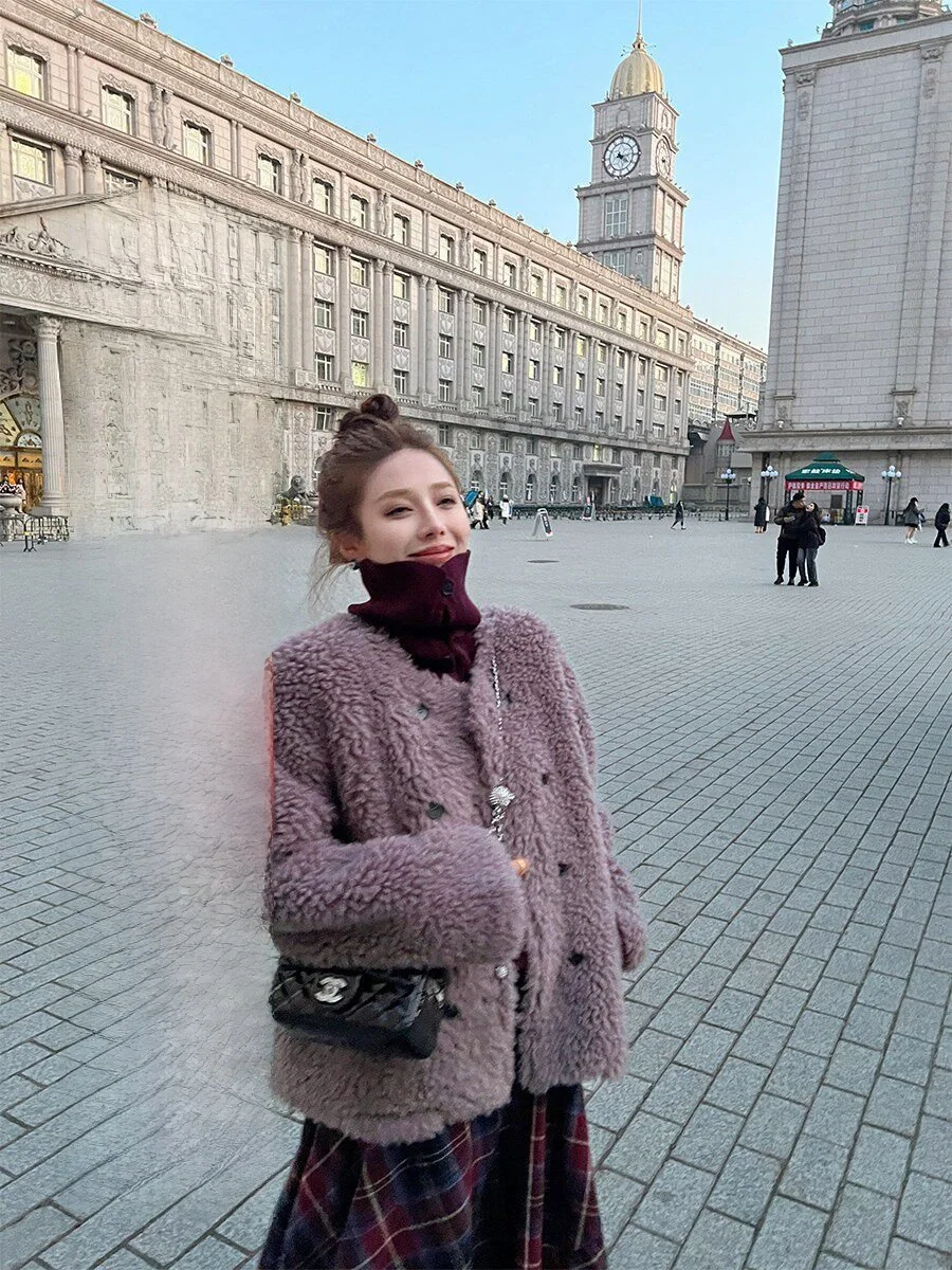 Custom Dyed Purple Eco-Friendly Fur Women's Winter Fleece Jacket Polyester Blend Long Sleeve Color Button Closure Coat
Custom Dyed Purple Eco-Friendly Fur Women's Winter Fleece Jacket Polyester Blend Long Sleeve Color Button Closure Coat