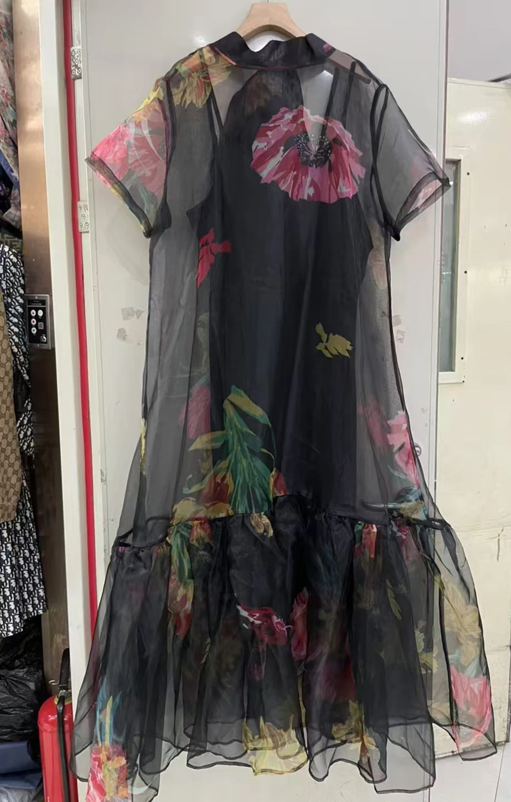 2025 Spring and Summer New Round Neck Tie Short Sleeve Chiffon Skirt Retro Printed Midi Skirt with Suspender Dress-GZDL091
2025 Spring and Summer New Round Neck Tie Short Sleeve Chiffon Skirt Retro Printed Midi Skirt with Suspender Dress-GZDL091