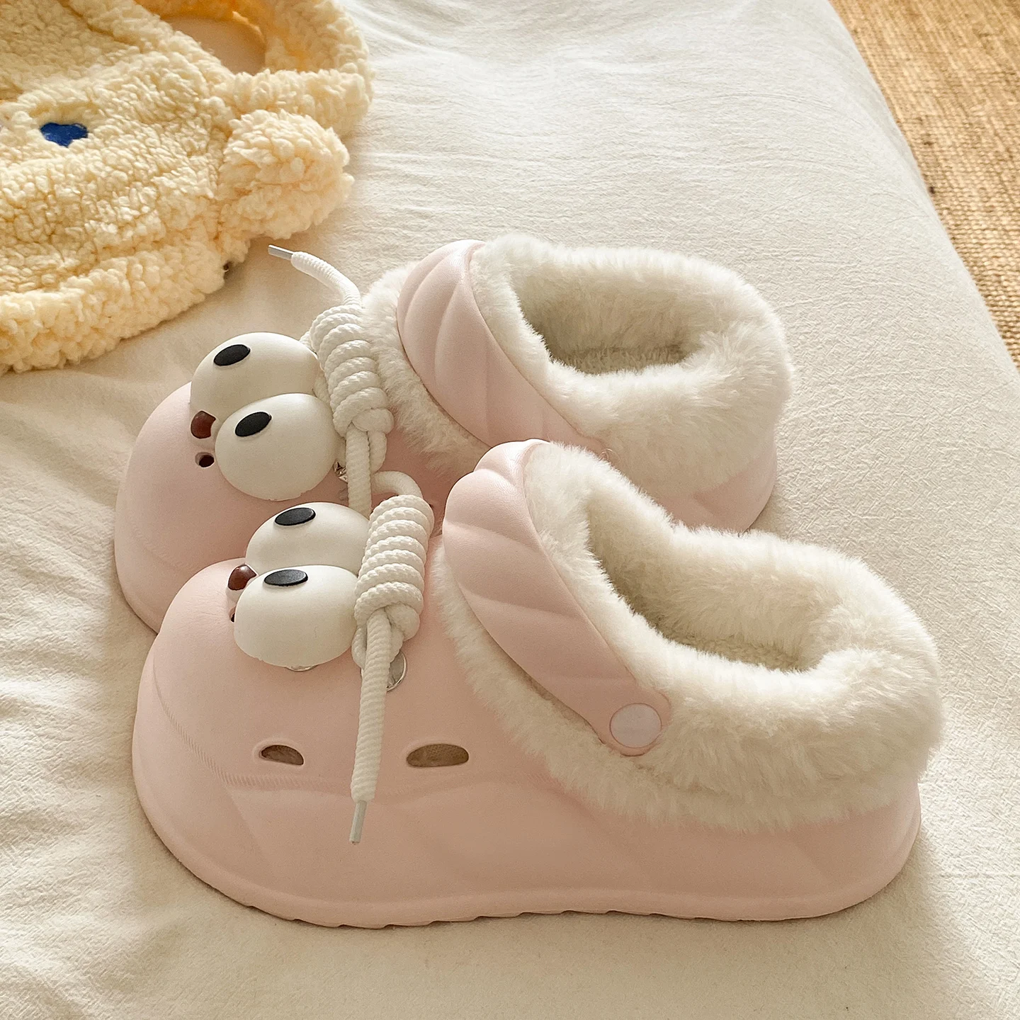 Women's Winter Fce Lined Slipper oes Cute Cartoon Big Eye Design Non Slip Warmth Covering Head Plu Slippers
Women's Winter Fce Lined Slipper oes Cute Cartoon Big Eye Design Non Slip Warmth Covering Head Plu Slippers