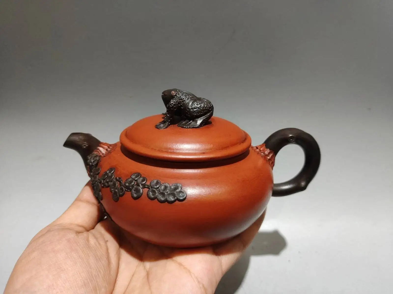 China Yi Xing Zisha Clay Handmade Exquisite Two-Tone Ancient Gold Teapot 280cc
China Yi Xing Zisha Clay Handmade Exquisite Two-Tone Ancient Gold Teapot 280cc