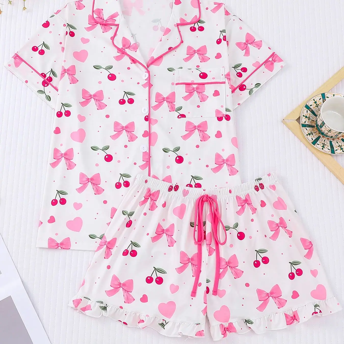 Sweet girl style cherry bow printed pajamas short sleeved shorts two-piece set for women, casual home wear, can be worn outside
Sweet girl style cherry bow printed pajamas short sleeved shorts two-piece set for women, casual home wear, can be worn outside