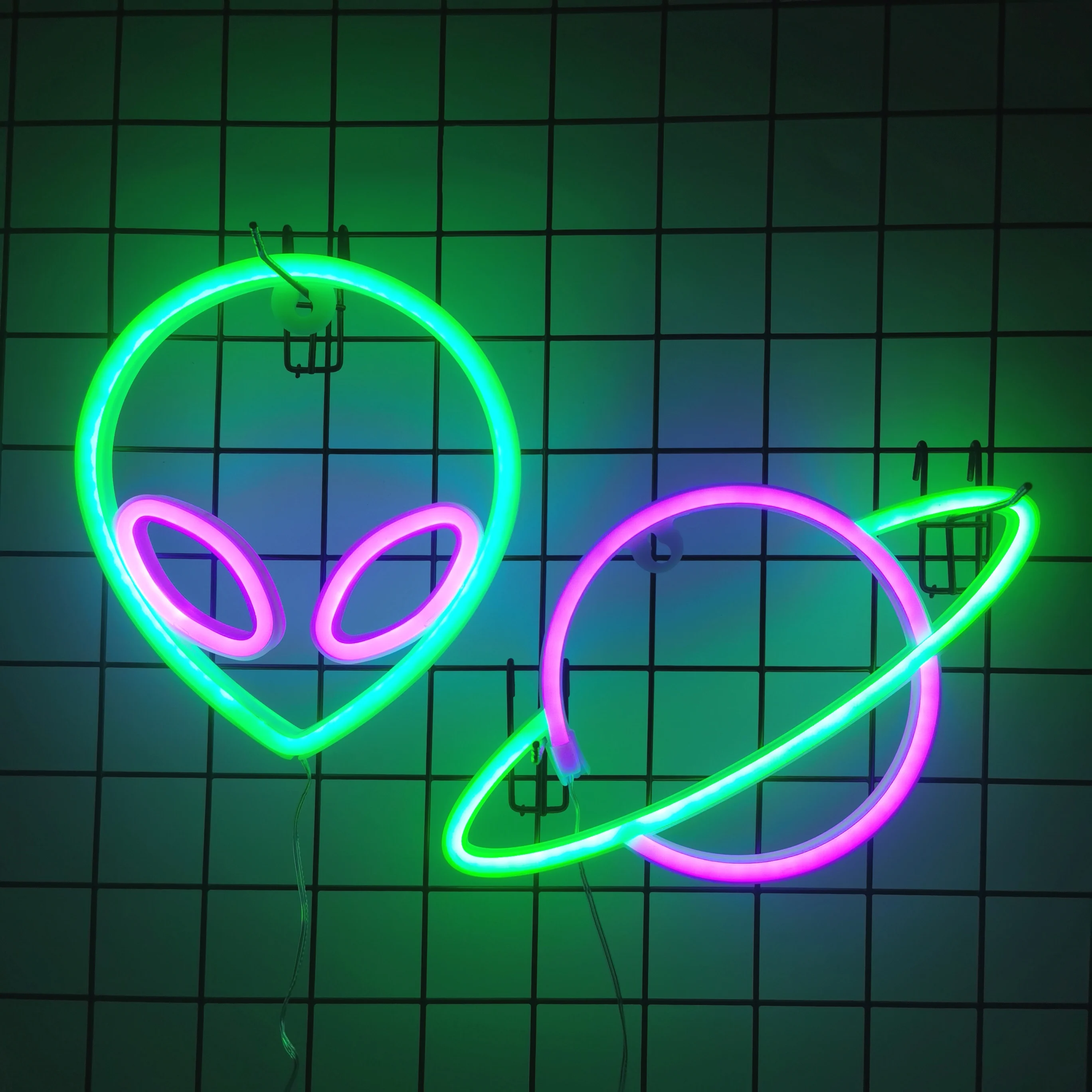 Halloween Bat Spirit LED Neon Wall Decor for Party Gift - Terrifying Atmosphere - USB or Battery Powered
Halloween Bat Spirit LED Neon Wall Decor for Party Gift - Terrifying Atmosphere - USB or Battery Powered