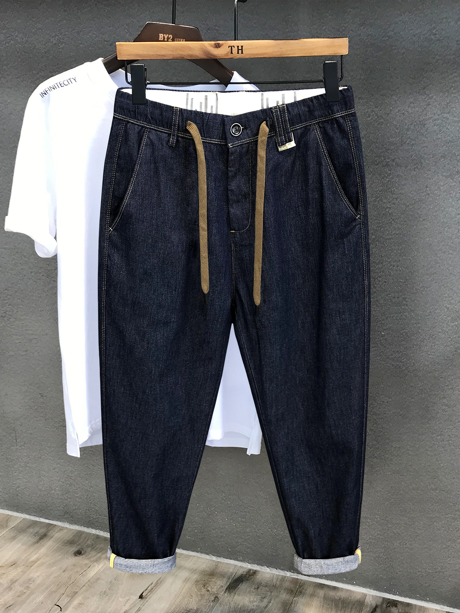 Мужские джинсы в стиле ретро, приталенные, с поясом, тонкие, модные, весна-осень, новая коллекция, повседневные брюки в стиле Харадзюку, рабочая одежда
Мужские джинсы в стиле ретро, приталенные, с поясом, тонкие, модные, весна-осень, новая коллекция, повседневные брюки в стиле Харадзюку, рабочая одежда