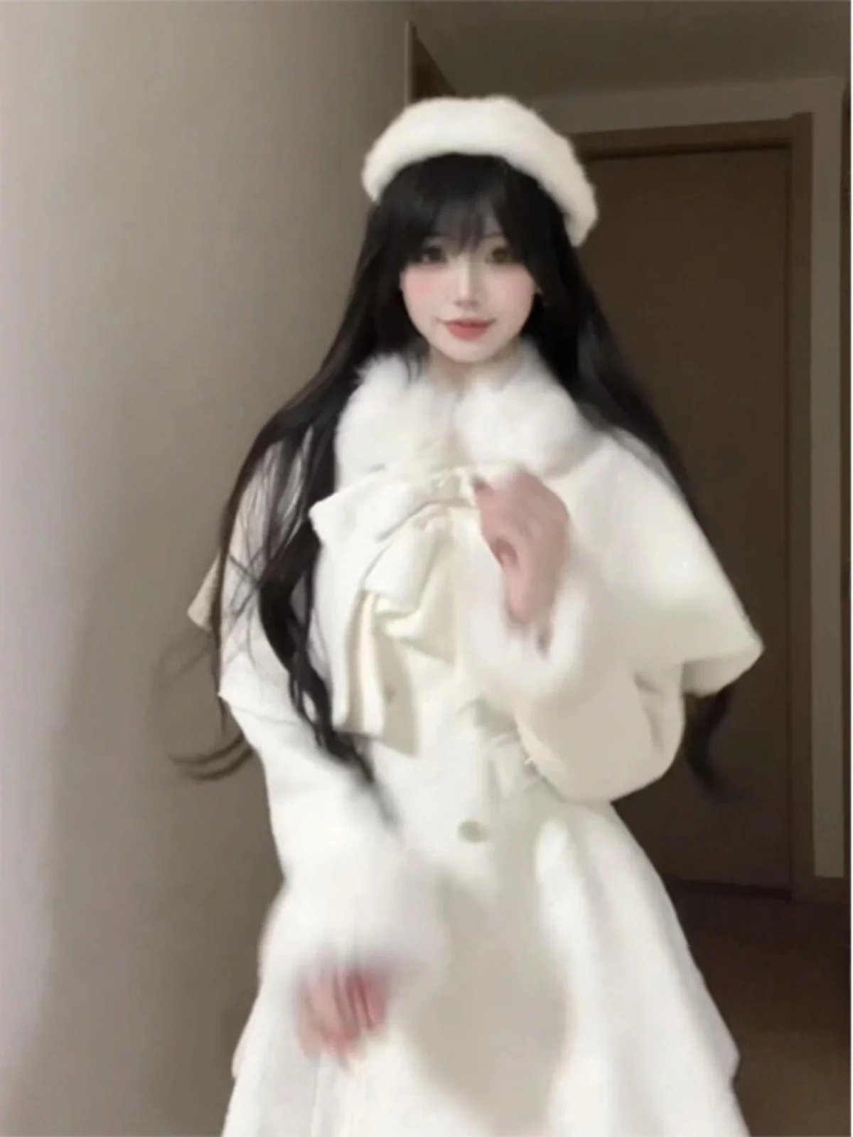 Elegant Thickened Coat Dress with Faux Fur Collar Knot Short Skirt Two-Piece Set for Young Women in Winter
Elegant Thickened Coat Dress with Faux Fur Collar Knot Short Skirt Two-Piece Set for Young Women in Winter