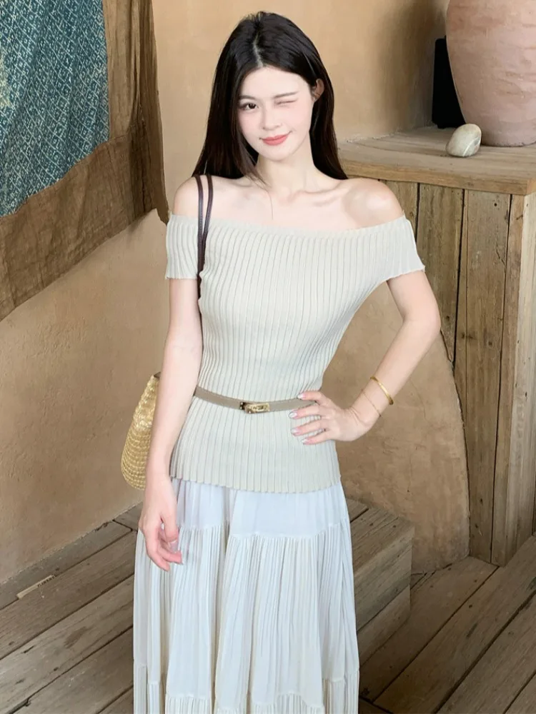 Fashionable Summer Knitted Short Sleeve One-Shoulder Top And A-Line Skirt Two-Piece Set for Women High Waist Pleated Design K...
Fashionable Summer Knitted Short Sleeve One-Shoulder Top And A-Line Skirt Two-Piece Set for Women High Waist Pleated Design K...