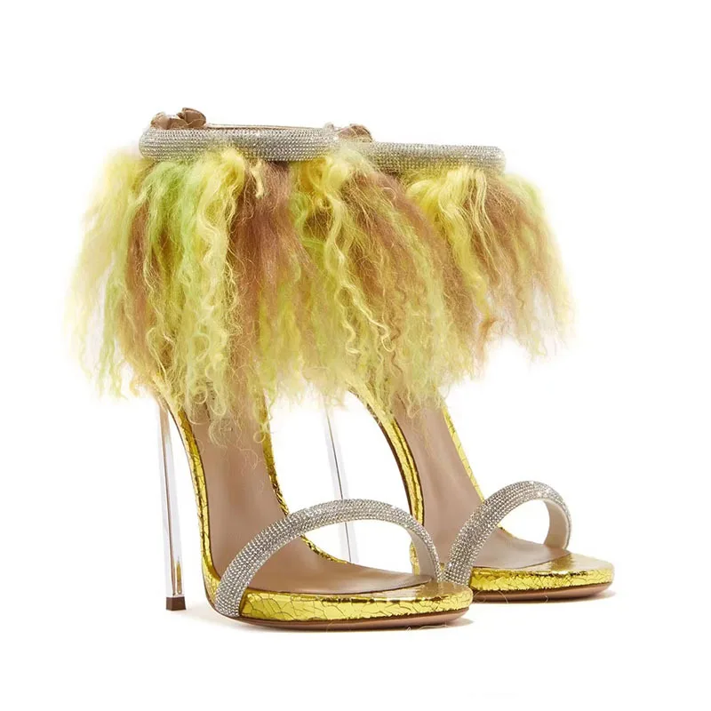 Сексуальные желто-зеленые босоножки на высоком каблуке с кудрявым мехом и ремешком на щиколотке, металлические туфли на шпильке с кристаллами и открытым носком, женские золотые туфли на высоком каблуке
Сексуальные желто-зеленые босоножки на высоком каблуке с кудрявым мехом и ремешком на щиколотке, металлические туфли на шпильке с кристаллами и открытым носком, женские золотые туфли на высоком каблуке