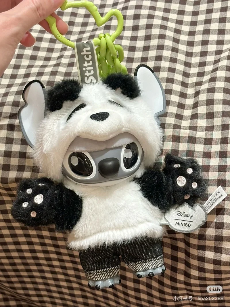 Новый оригинальный Disney Stitch Genz Series Panda Limited, плюшевые куклы Peluche, подвески, брелки, украшения, милый подарок на день рождения
Новый оригинальный Disney Stitch Genz Series Panda Limited, плюшевые куклы Peluche, подвески, брелки, украшения, милый подарок на день рождения
