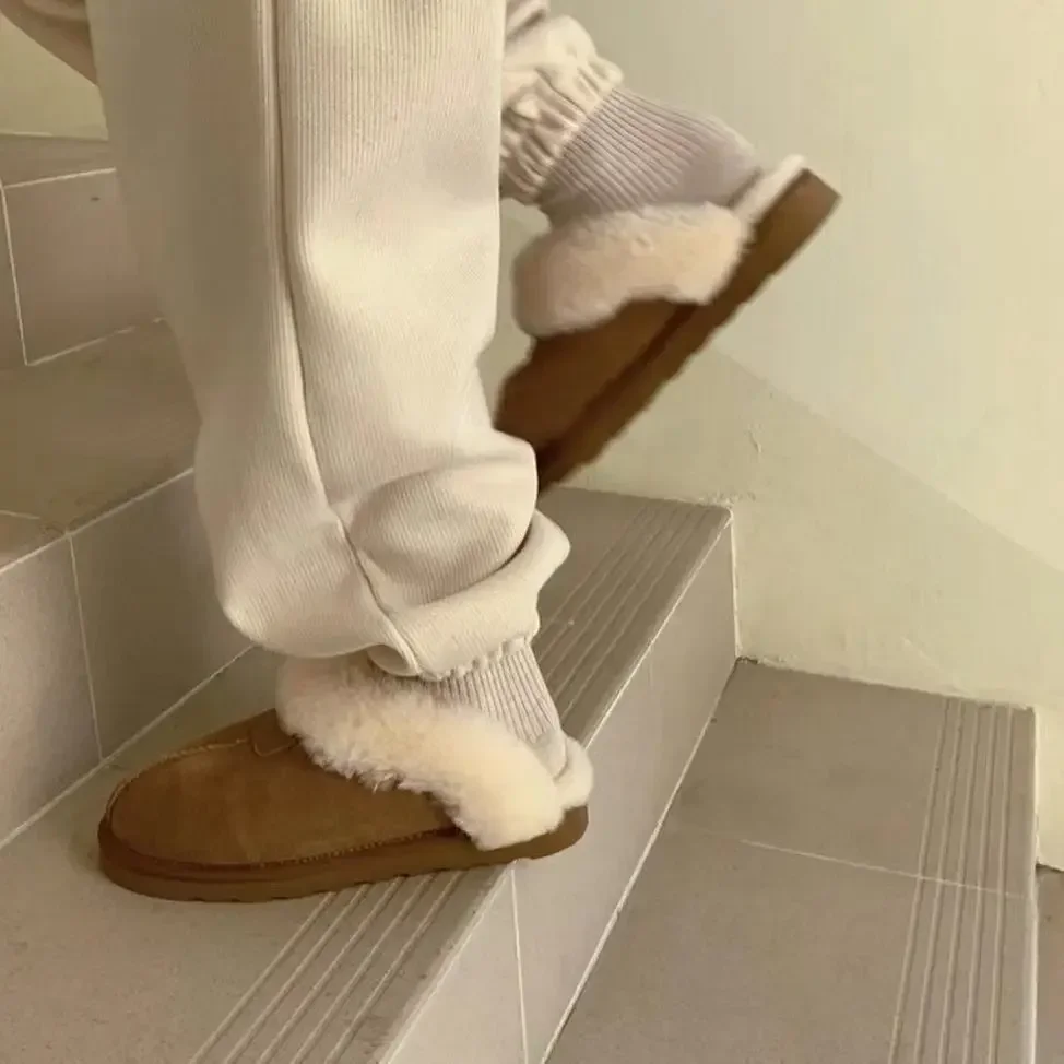 Autumn And Winter New Wool Slippers For Women's Headband Fashion Trend Warm And Thickened Cotton Slippers For Women's Outwear
Autumn And Winter New Wool Slippers For Women's Headband Fashion Trend Warm And Thickened Cotton Slippers For Women's Outwear