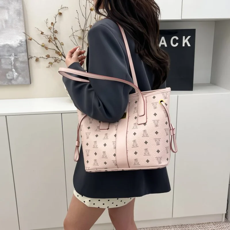 Elegant Leather Women's Messenger Bag High-End Luxury Brand Fashionable Classic Paris Daily Vintage Bag
Elegant Leather Women's Messenger Bag High-End Luxury Brand Fashionable Classic Paris Daily Vintage Bag