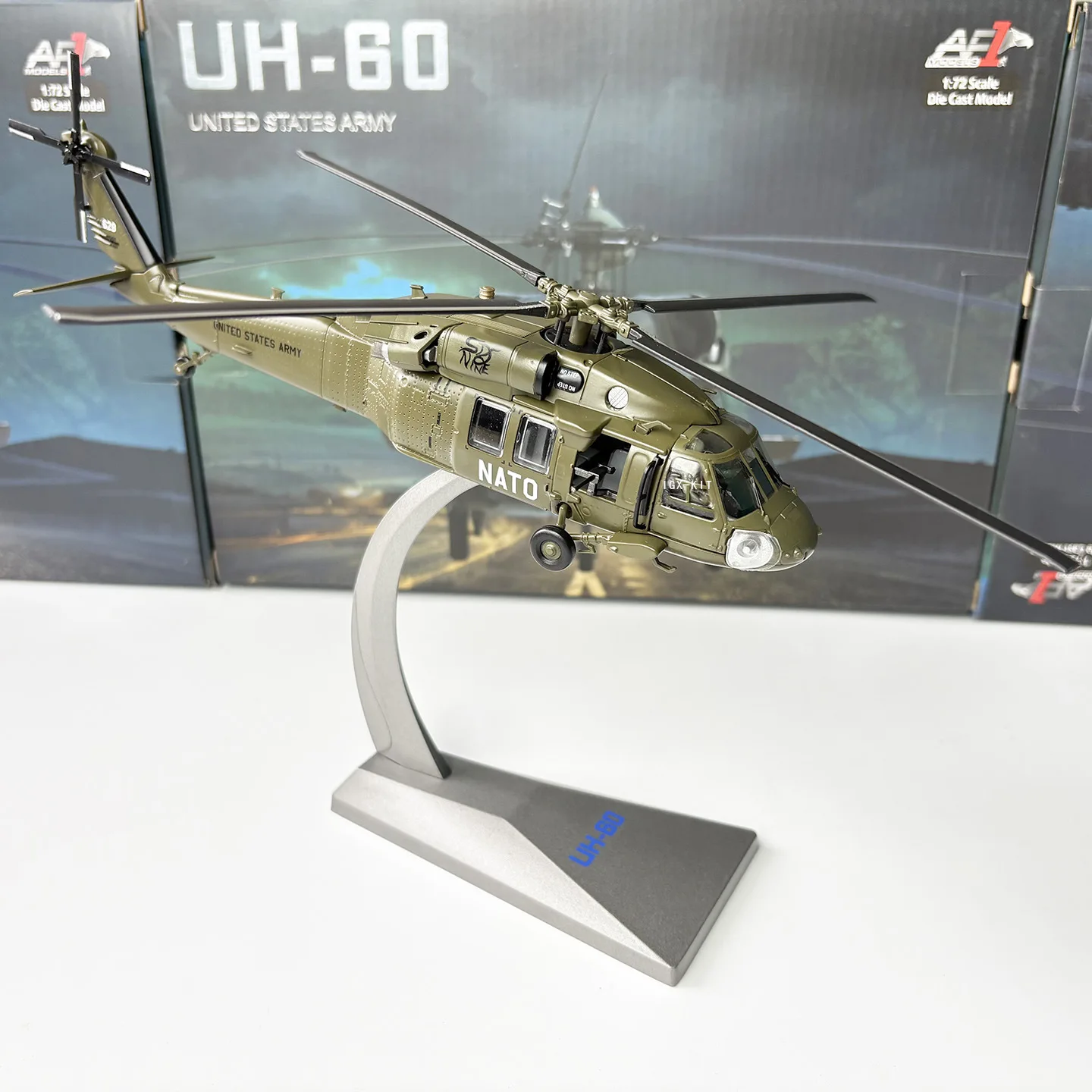AF1 1/72 Scale UH-60M Navy HSC-2 Black Hawk Alloy Aircraft Model Collectible Toy Desktop Display Aircraft Model Gift Souvenir
AF1 1/72 Scale UH-60M Navy HSC-2 Black Hawk Alloy Aircraft Model Collectible Toy Desktop Display Aircraft Model Gift Souvenir
