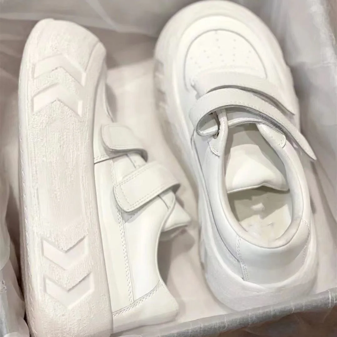 Sports and leisure shoes 2025 new bread women's shoes thick soled height increasing board shoes for women
Sports and leisure shoes 2025 new bread women's shoes thick soled height increasing board shoes for women