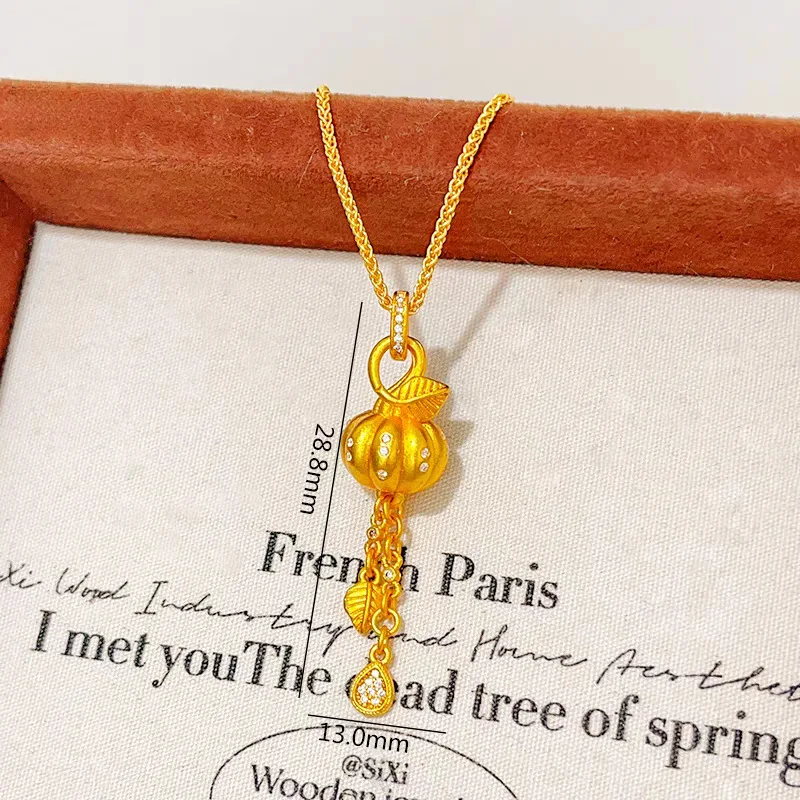 Женская цепочка на ключицу из 24-каратного золота AU999 с красивыми фруктами | Древне-довленое с сельскохозяйственными узорами, элегантное для чонсама. 
Женская цепочка на ключицу из 24-каратного золота AU999 с красивыми фруктами | Древне-довленое с сельскохозяйственными узорами, элегантное для чонсама.